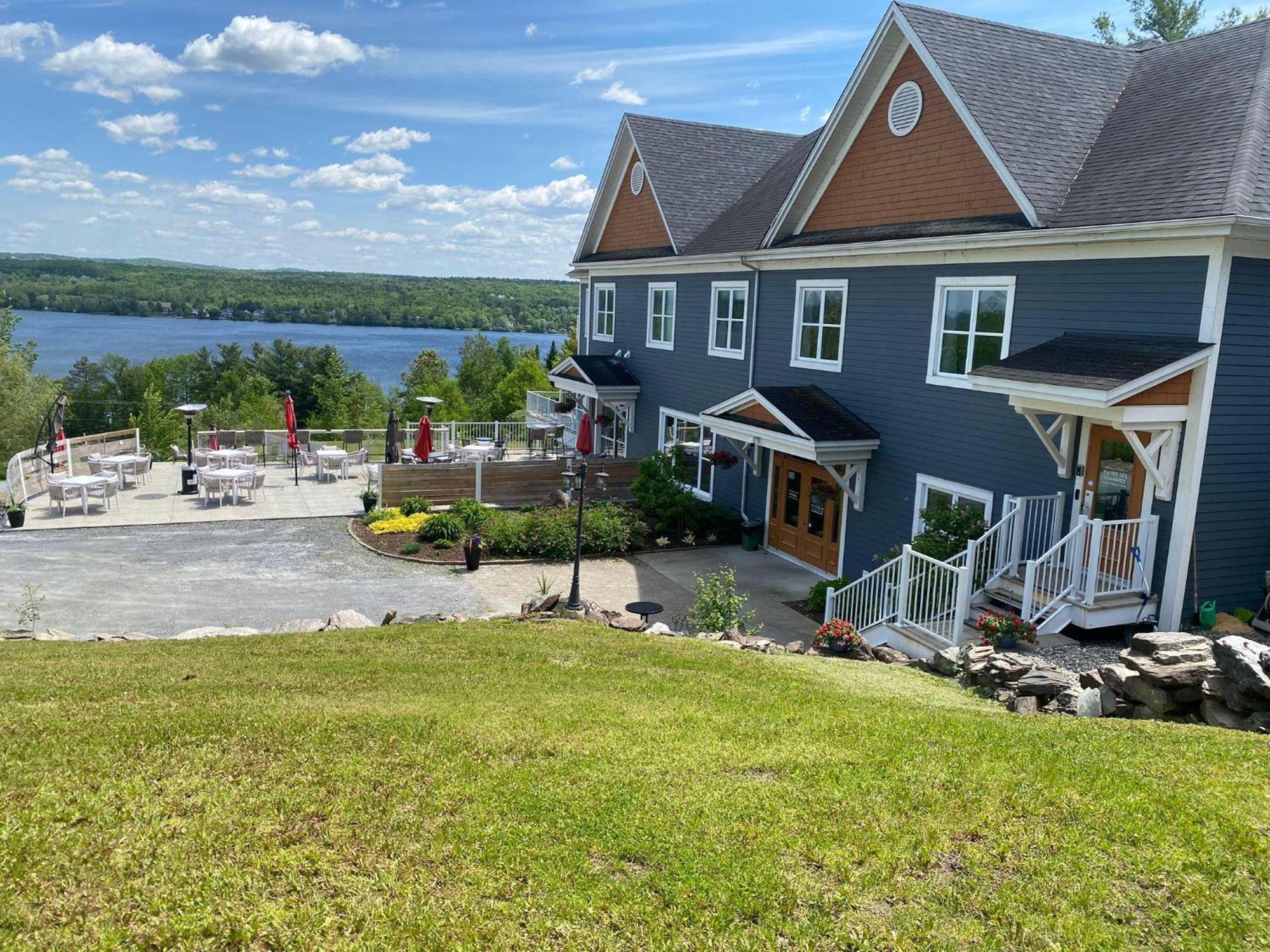 Location Au Sommet Du Lac Magog Eksteriør billede